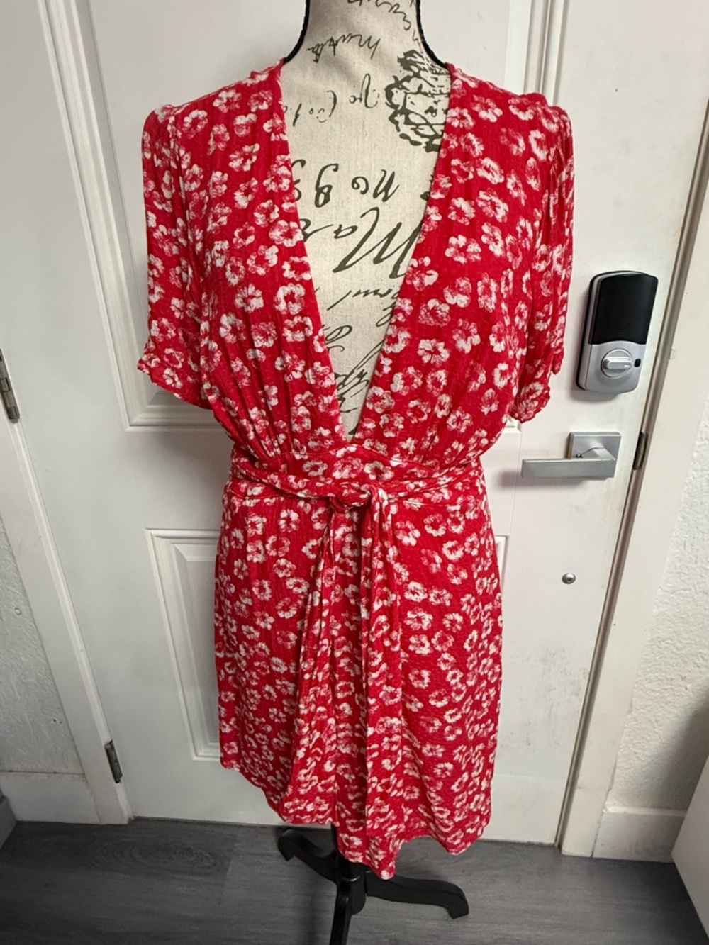Lulus Red Floral Mini Dress - Deep V-Neck Short Sleeve Wrap Front - Size M - Picture 2 of 7